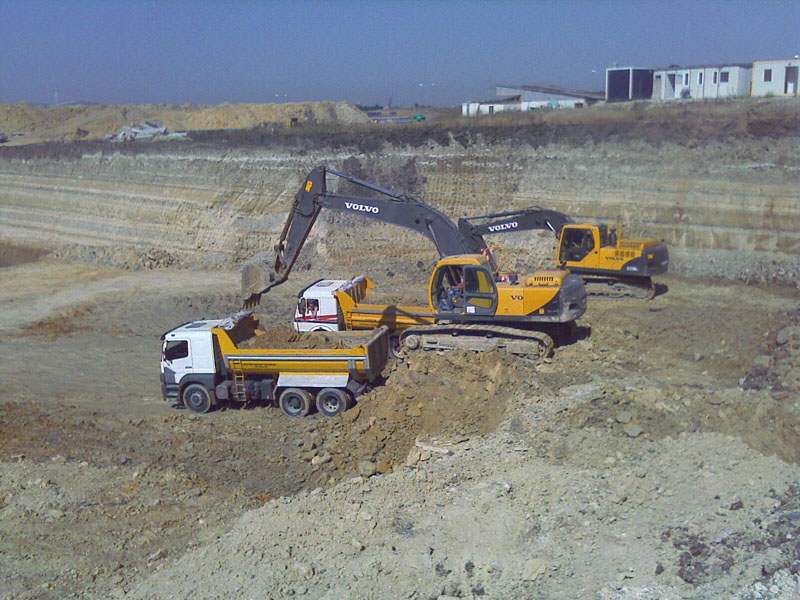 Enfa Hafriyat - İnşaat Sahasında Hafriyat ve Toprak Taşıma İşlemi